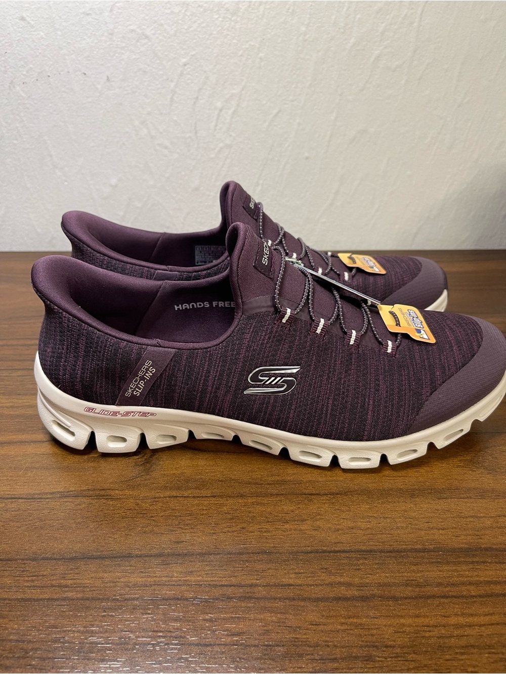 Skechers Hands Free Slip-ins: Glide Step Slip-On Sneaker Women's 9.5 Memory Foam